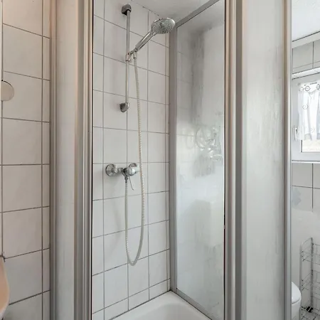 Cosy Flat In With Garden